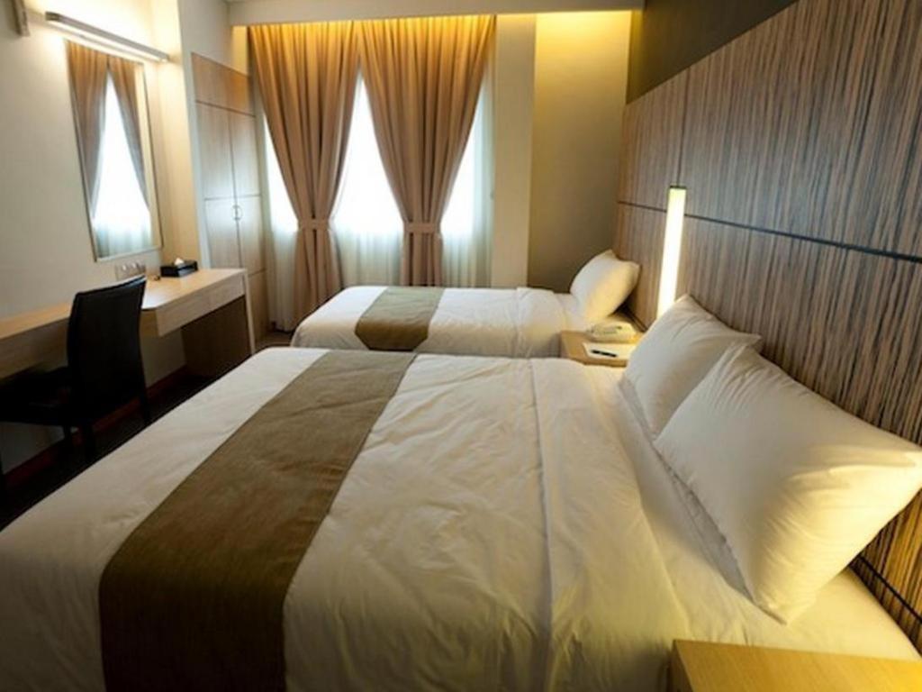 Grand Medallion Hotel Kuching Exterior photo