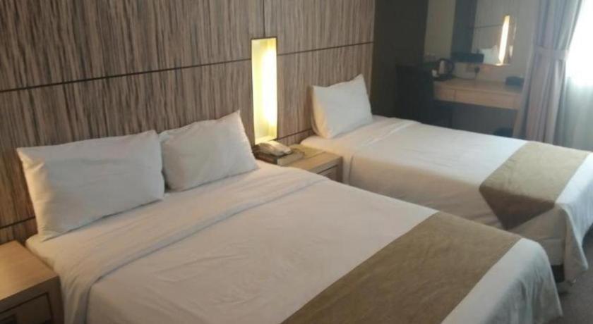 Grand Medallion Hotel Kuching Exterior photo