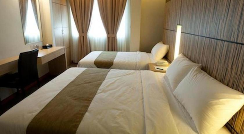Grand Medallion Hotel Kuching Exterior photo
