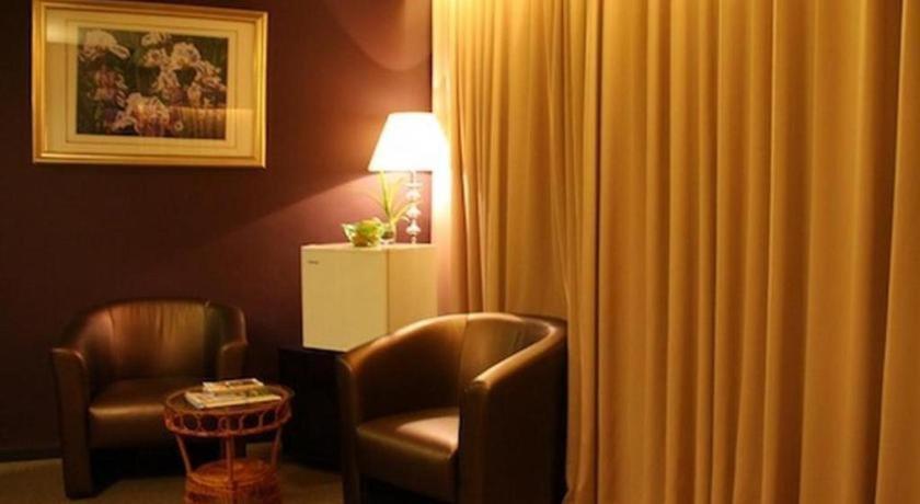 Grand Medallion Hotel Kuching Exterior photo