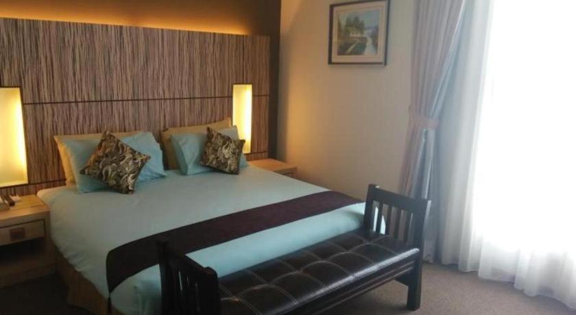 Grand Medallion Hotel Kuching Exterior photo